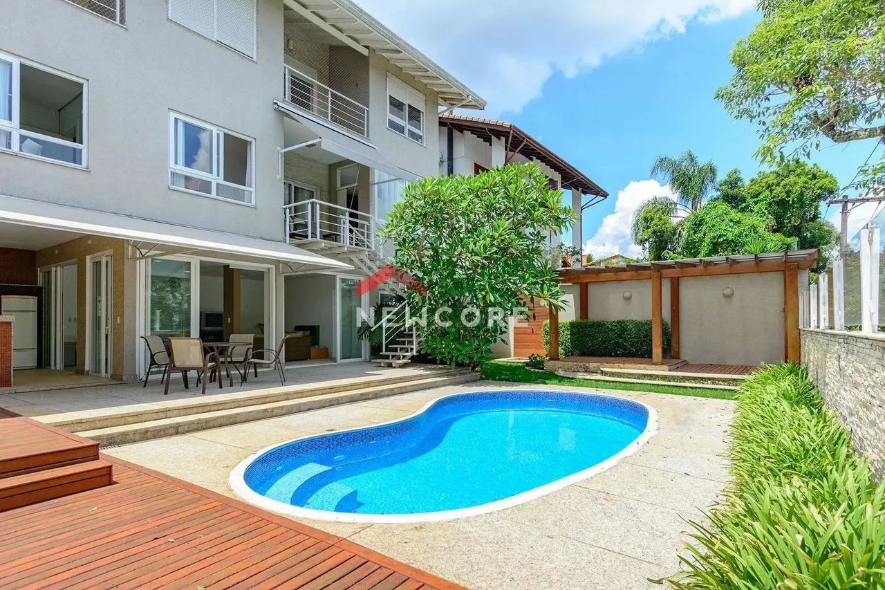 Casa de condomínio em Rua Aimorés - Granja Viana - Carapicuíba/SP