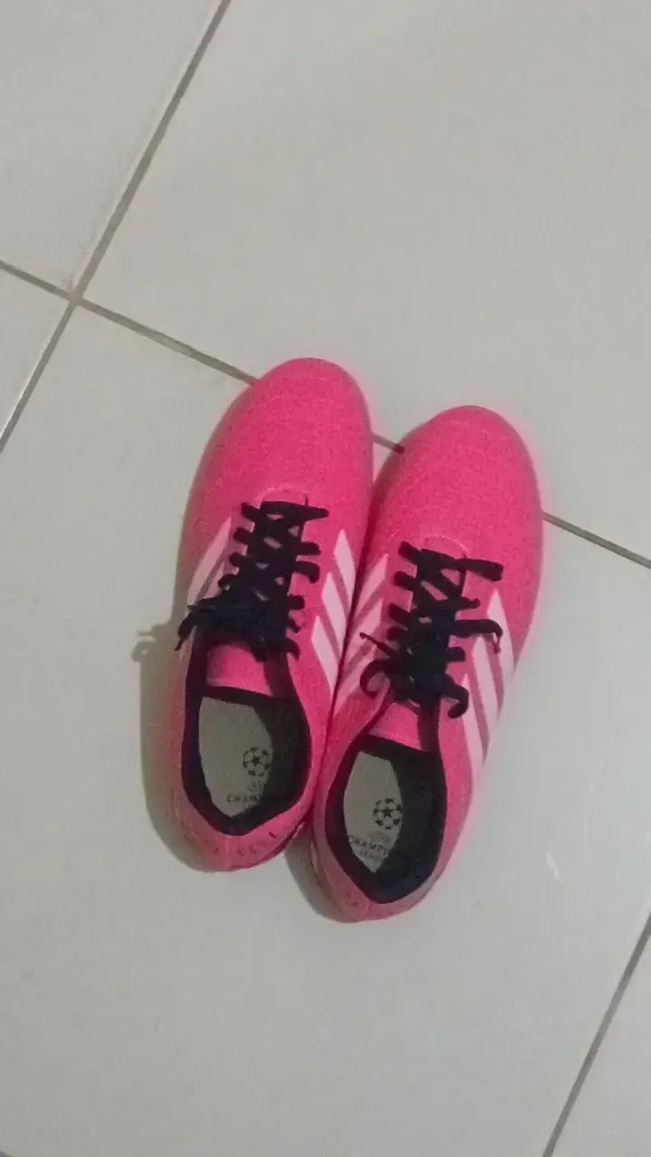 Vende-se chuteira de campo adidas com trava - Foto 5