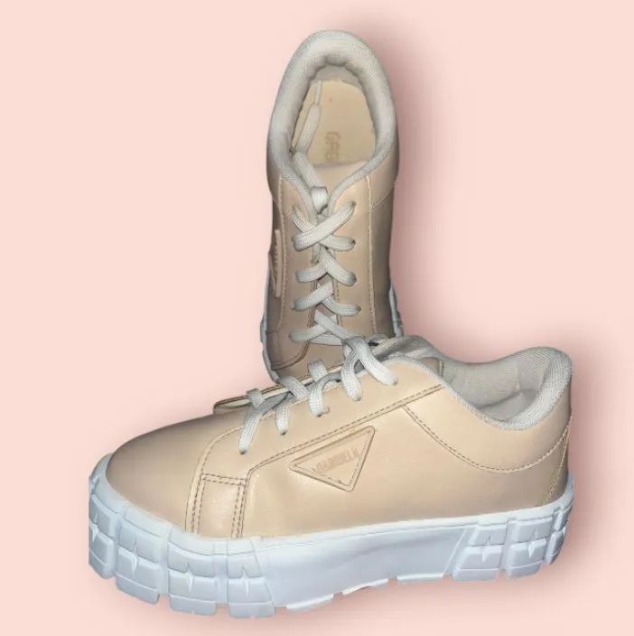 Sapato leia o anúncio 