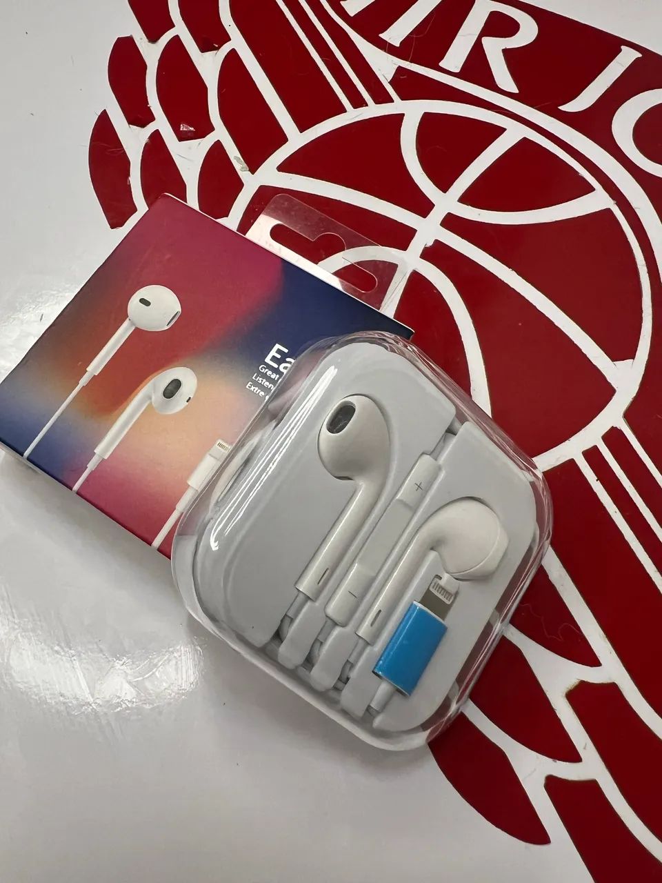 Fone de Ouvido Com Fio Branco Estereo  Microfone Controle de Volume P2  Iphone 
