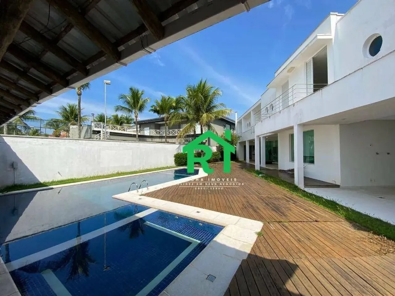 Casa à Venda no Condomínio Jardim Acapulco| Rocha imóveis Guarujá/SP