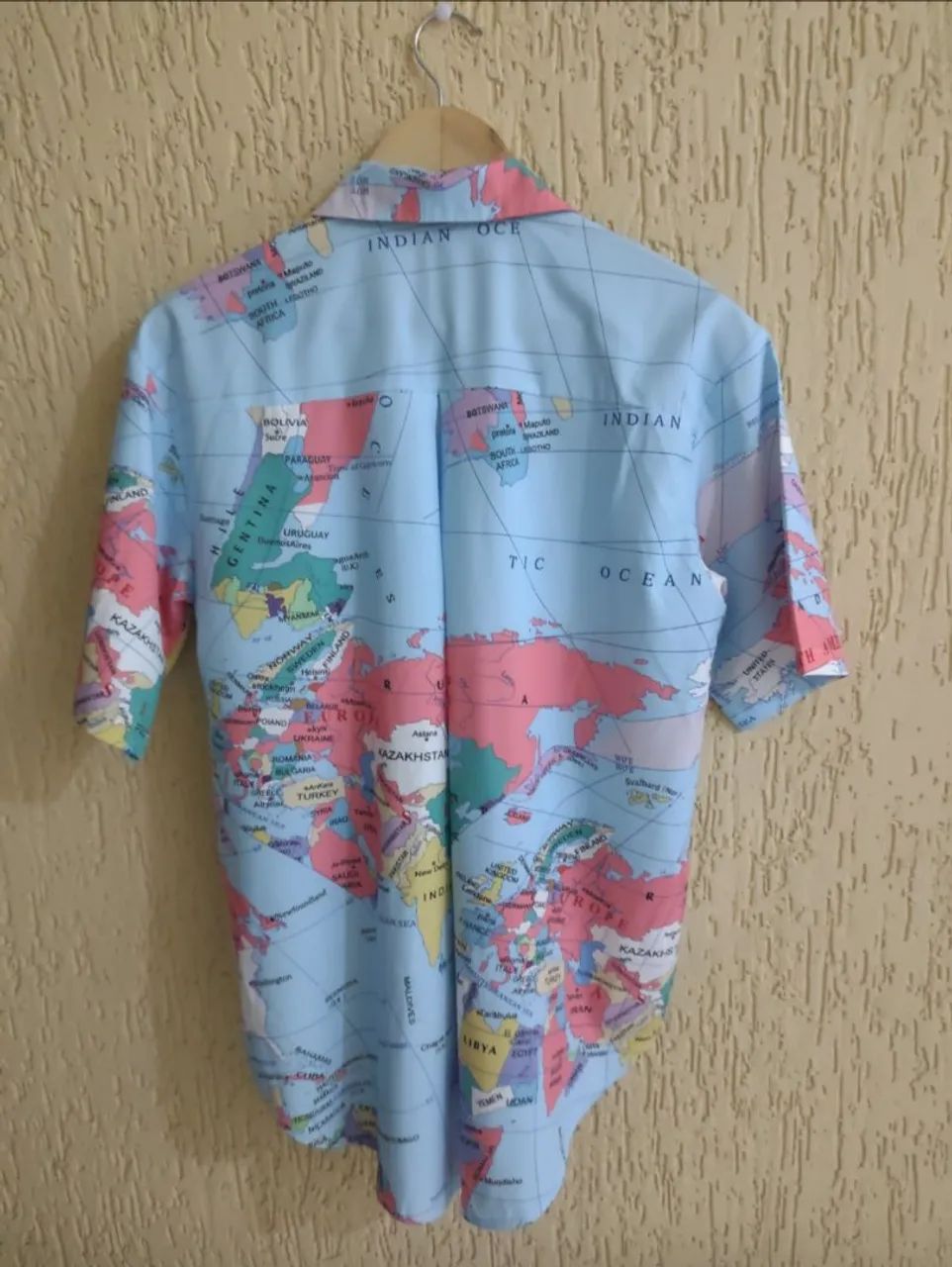 Camisa Manga Curta Mapa Mundi - Foto 2