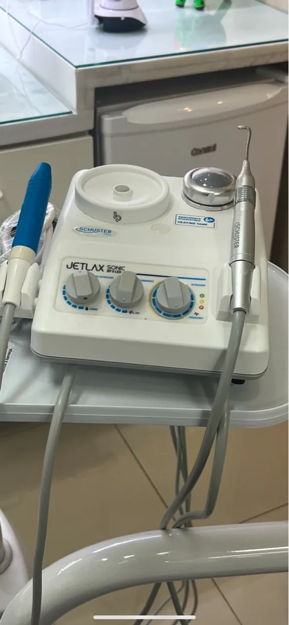 Ultrassom + jato de bicarbonato.