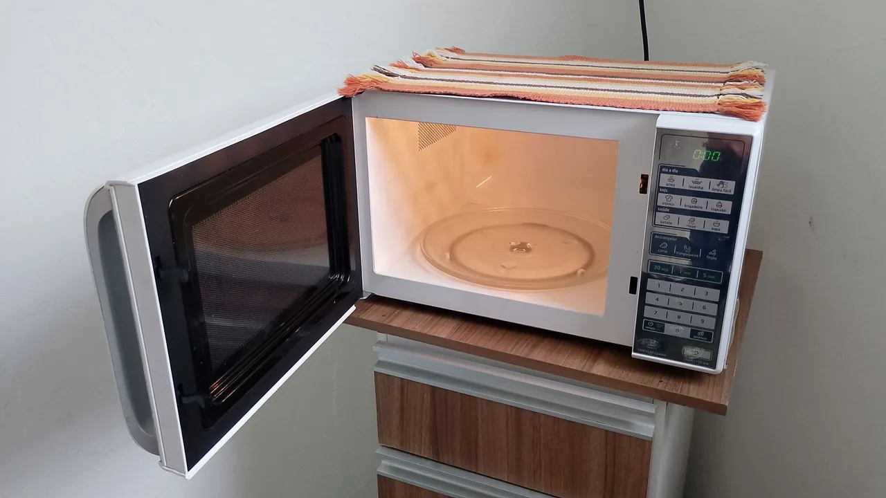 Micro-ondas Branco - Perfeito para sua cozinha!