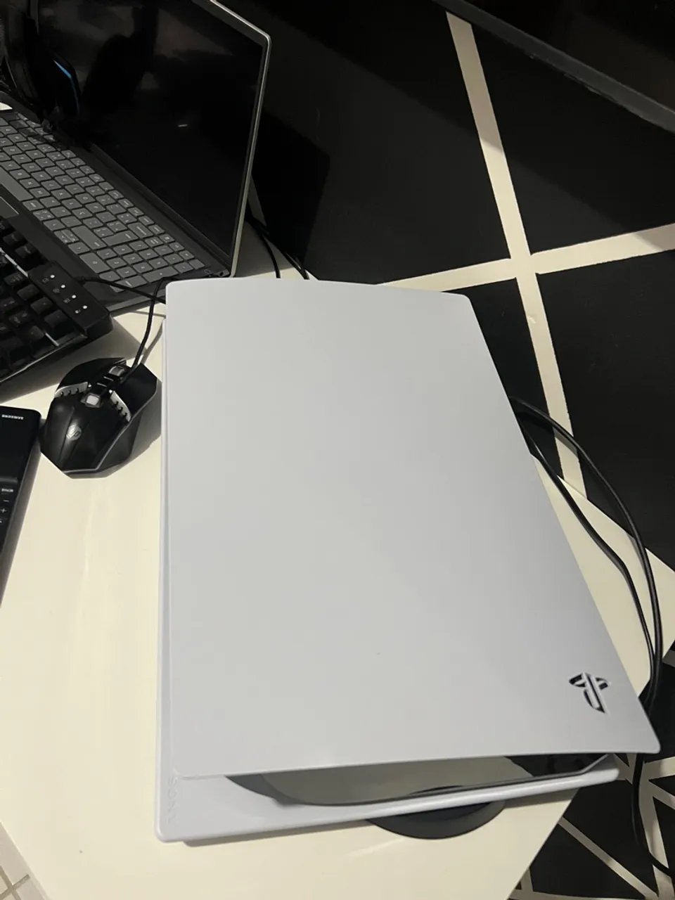PlayStation 5 - Console Novo e Potente!
