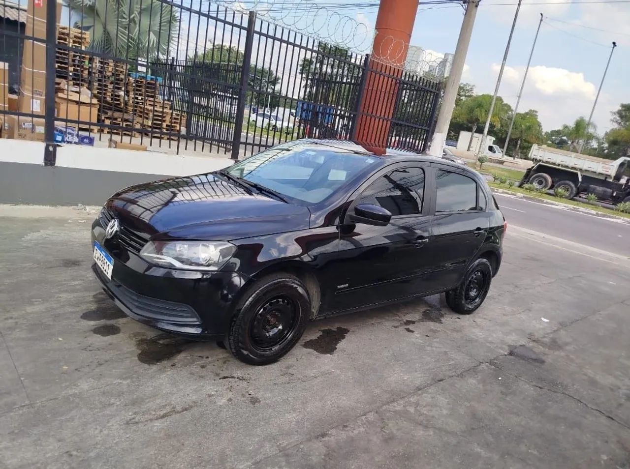 Gol G6 1.0 Completo com multimídia 2013 pneus novos 
