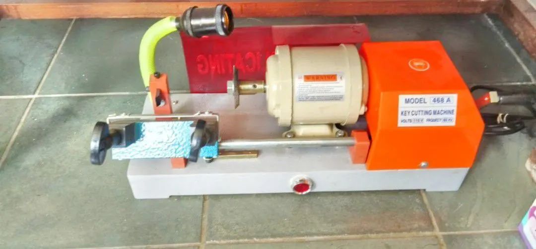 Máquina de Cortar Chaves Profissional 468A