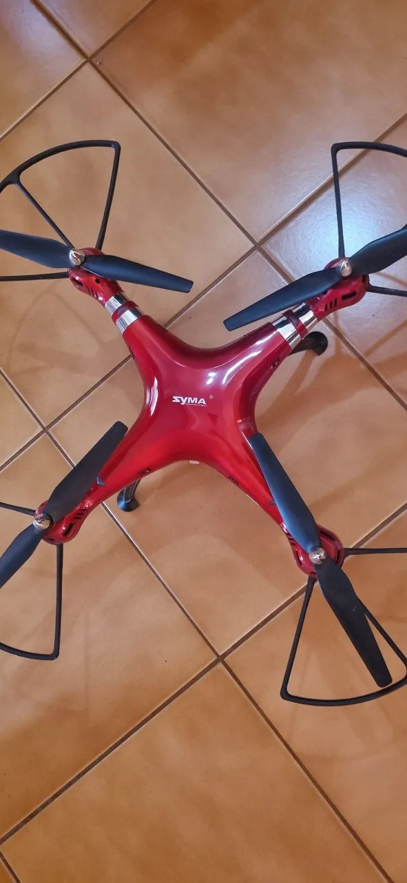 Drone SYMA vermelho