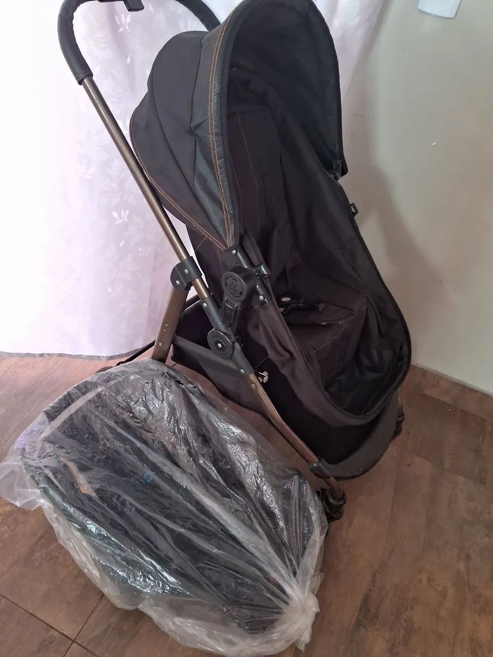 Carrinho GALZERANO COM bebê conforto 