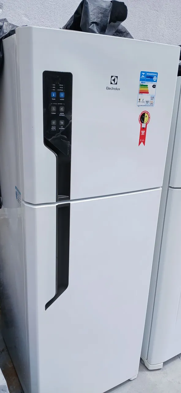 VENDO GELADEIRA ELECTROLUX FROS FUNCIONANDO PERFEITAMENTE VALOR 1800 REAIS