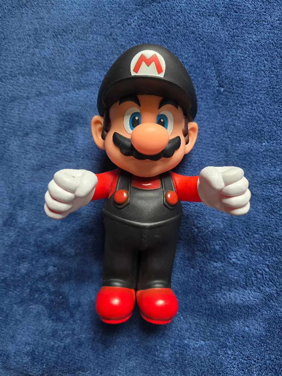  Boneco Mario - Versão Preto e Vermelho