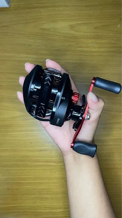 Carretilha Abu Garcia Black Max BMAX3 esquerdo cor preto