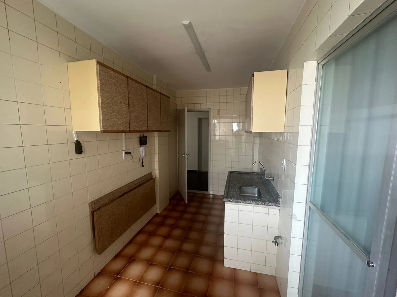 Apartamento rua 2 com 3 quartos e dois banheiros st oeste