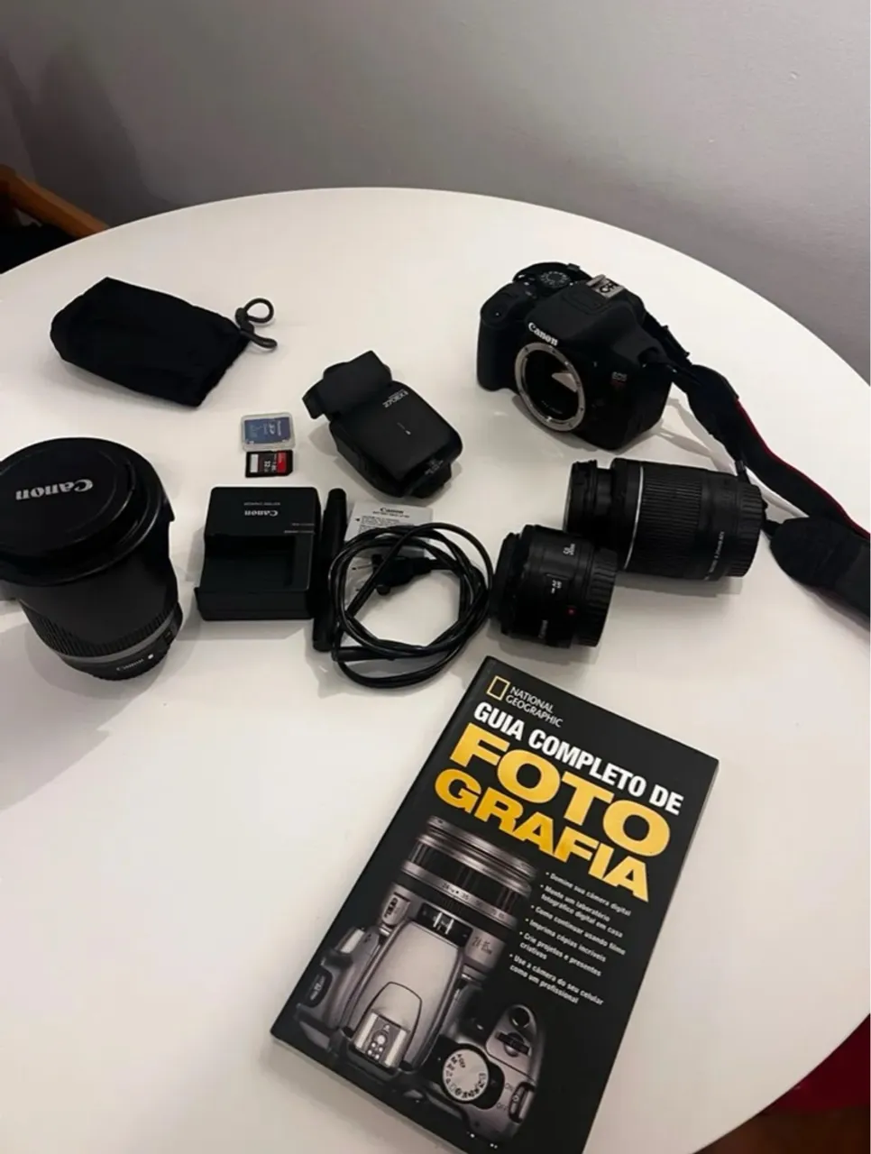 Kit Canon T5i com 3 lentes (18-55mm, 50mm f1.8 e 18-200mm) + acessórios impecáveis!