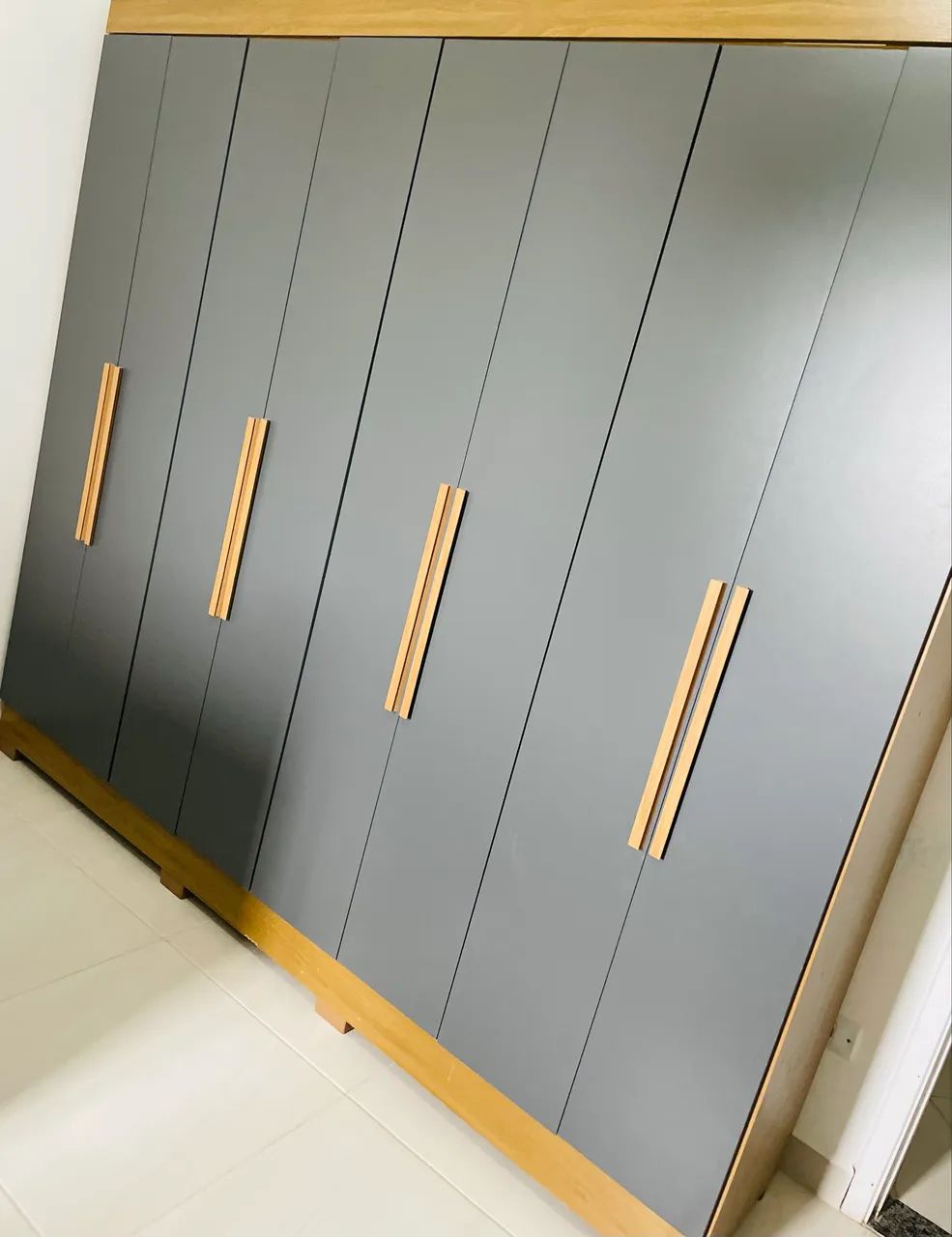 COUPLE'S WARDROBE WITH 8 DOORS AND 4 DRAWERS – IMPECCABLE!