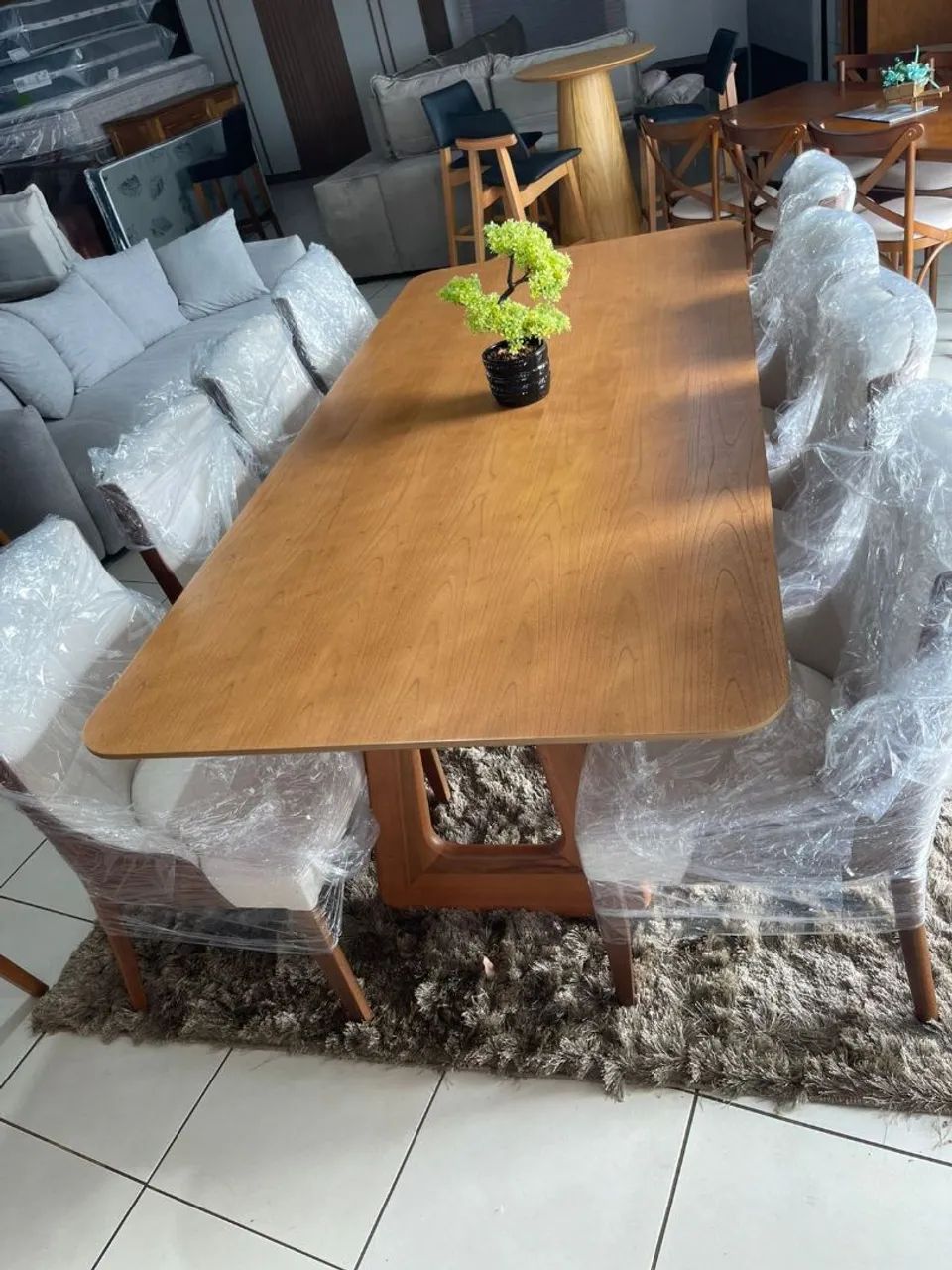 Mesa de jantar com 8 cadeiras 2.40 mt madeira - Foto 3