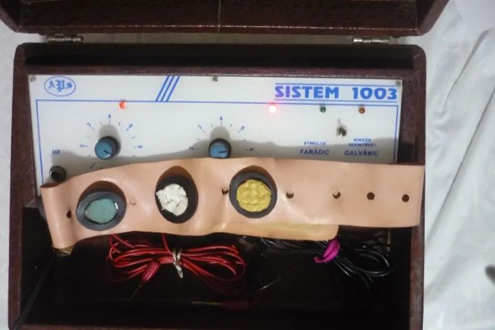 Maleta Antiga Aparelho Eletrônico Funciona Leia Descrição (Usado) - Foto 4