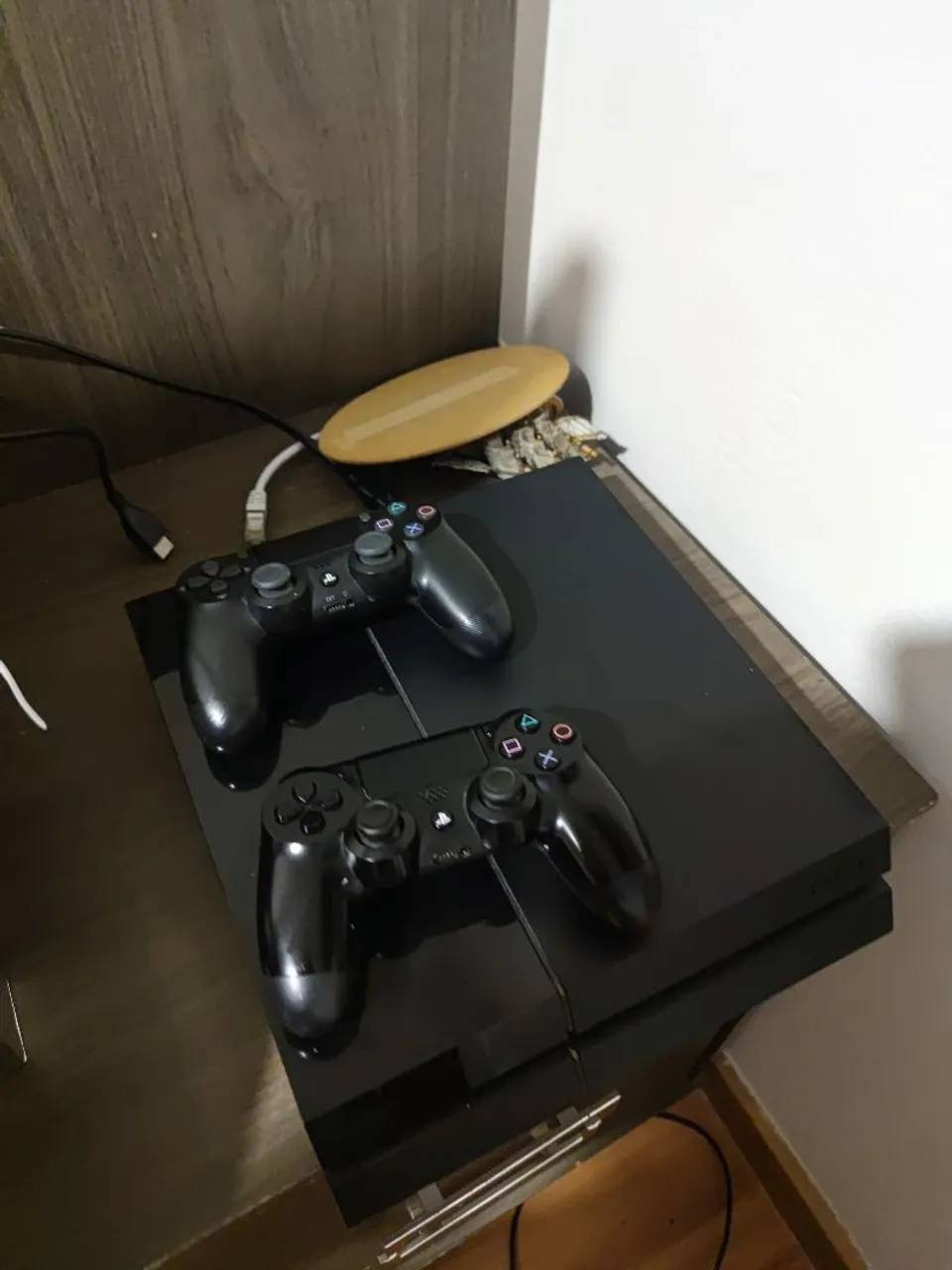 Playstation 4 com 2 Controles