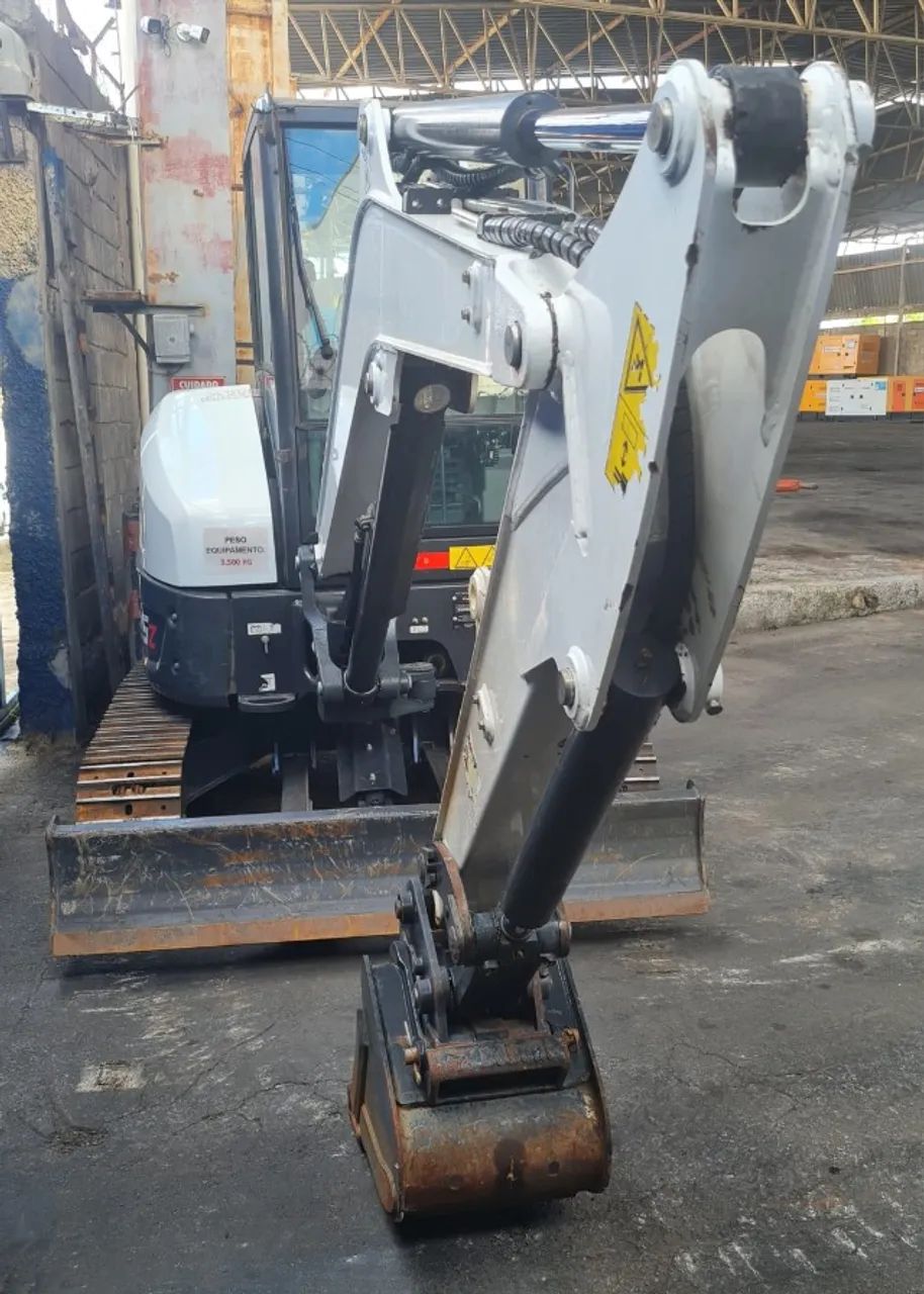Miniescavadeira Bobcat E35z 2023 645hs Fechada+ar+est Aço - Foto 3