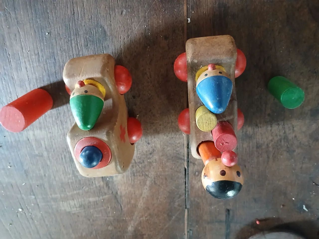 Brinquedos de madeira educativos