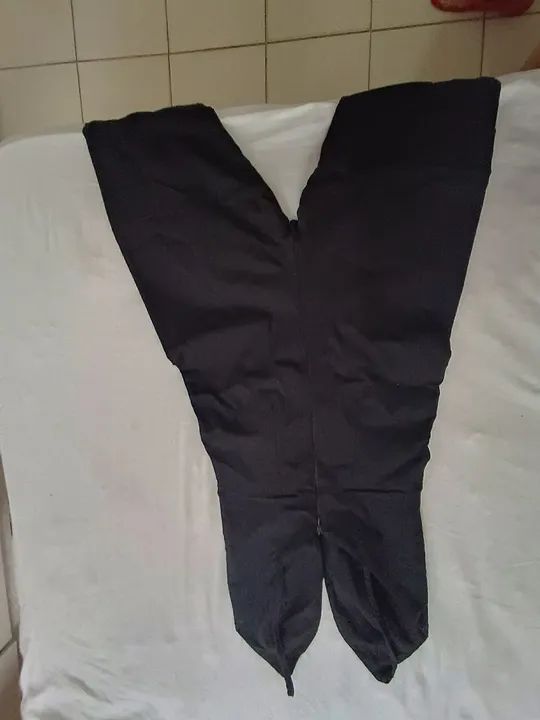 Macacão Flare Preto. Tam M com elastano  - Foto 3