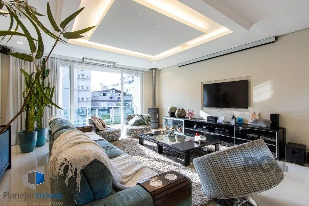 Casa com 5 suites com area privativa 714,00