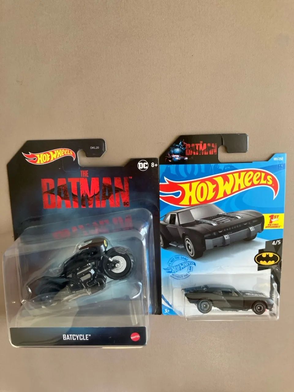 Hot Wheels The Batman Batcycle & carro Batman escala 1/64