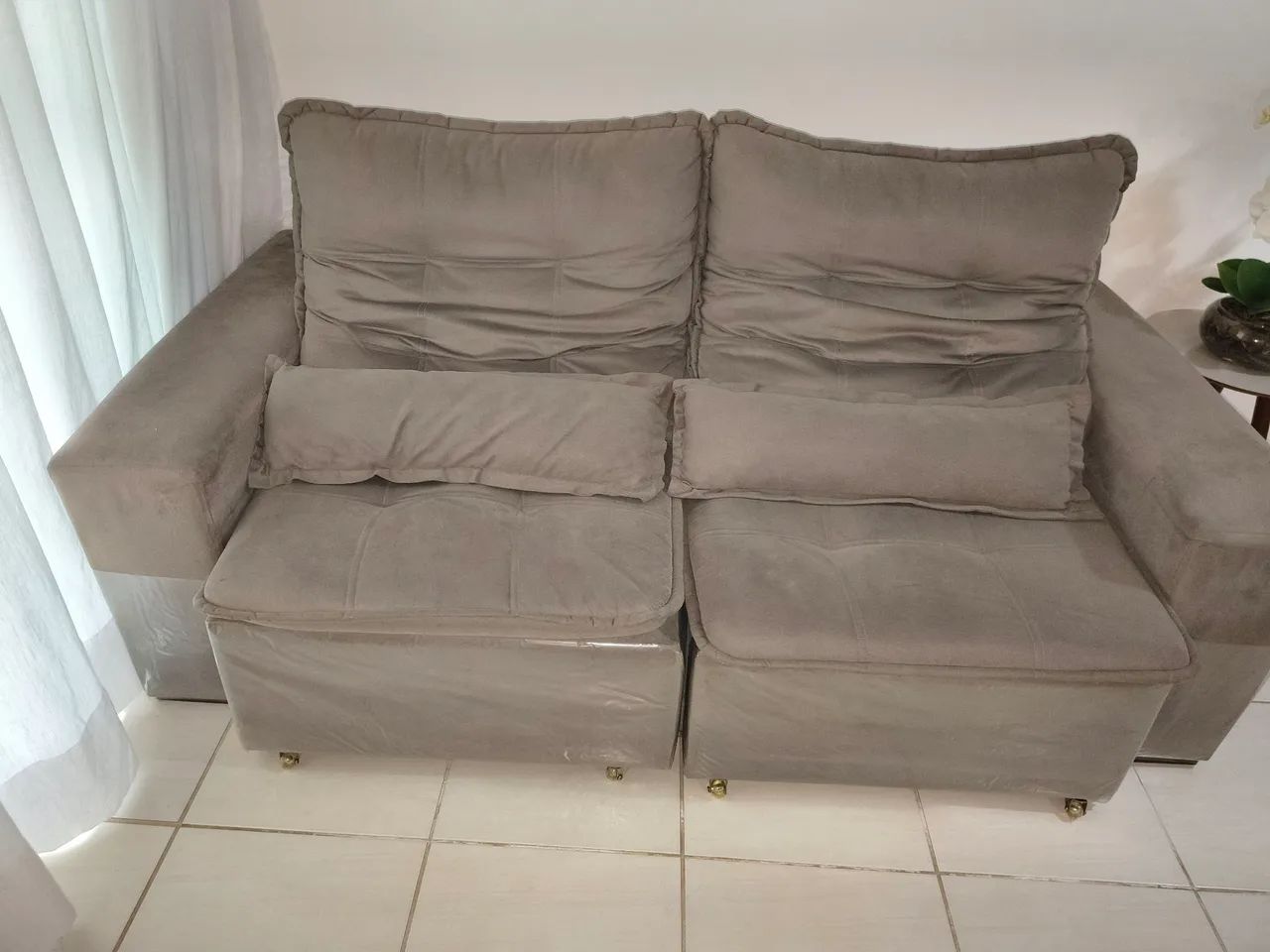 Sofá retrátil e reclinável