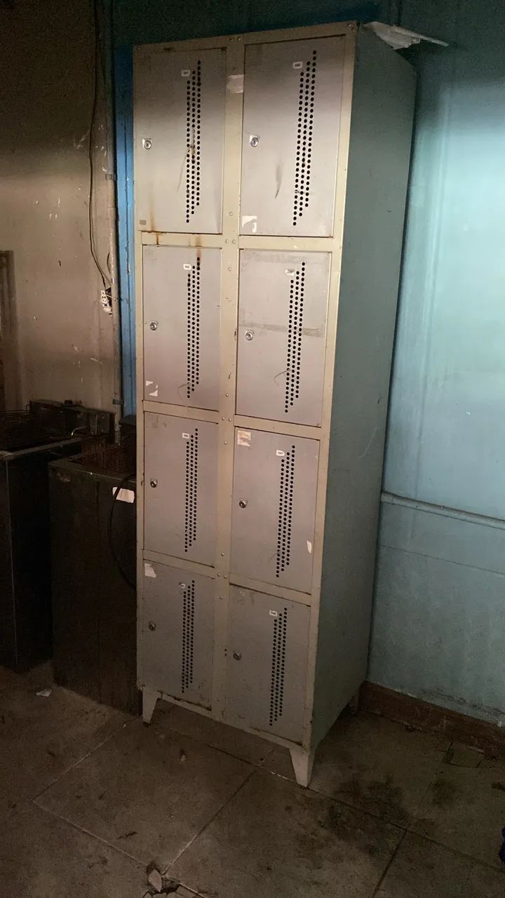 Armários guarda volumes 