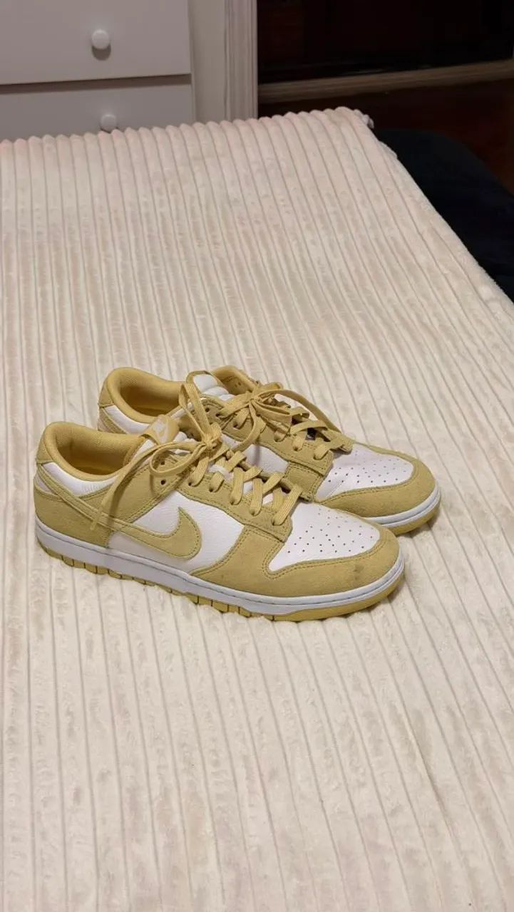 Tênis Nike amarelo 