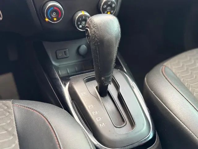Chevrolet Onix Hatch LTZ 1.4 8V Flex Aut. 4P 2018 - Foto 3