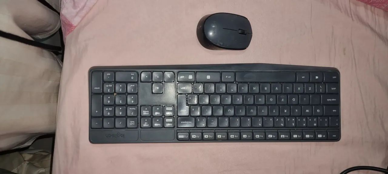 Kit Teclado e Mouse sem fio Logitech (usado)
