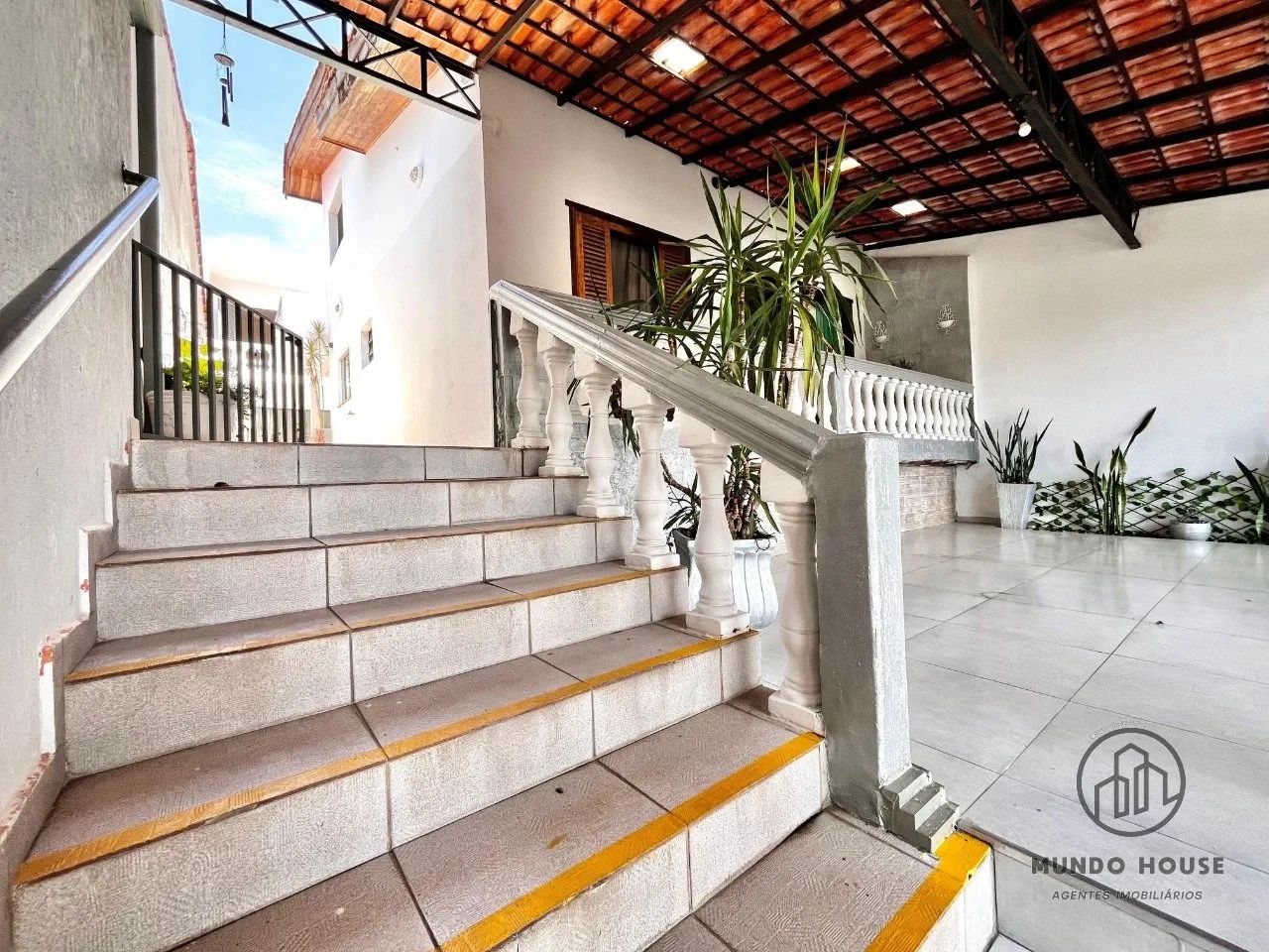 Casa com 10 cômodos à venda no Central Parque