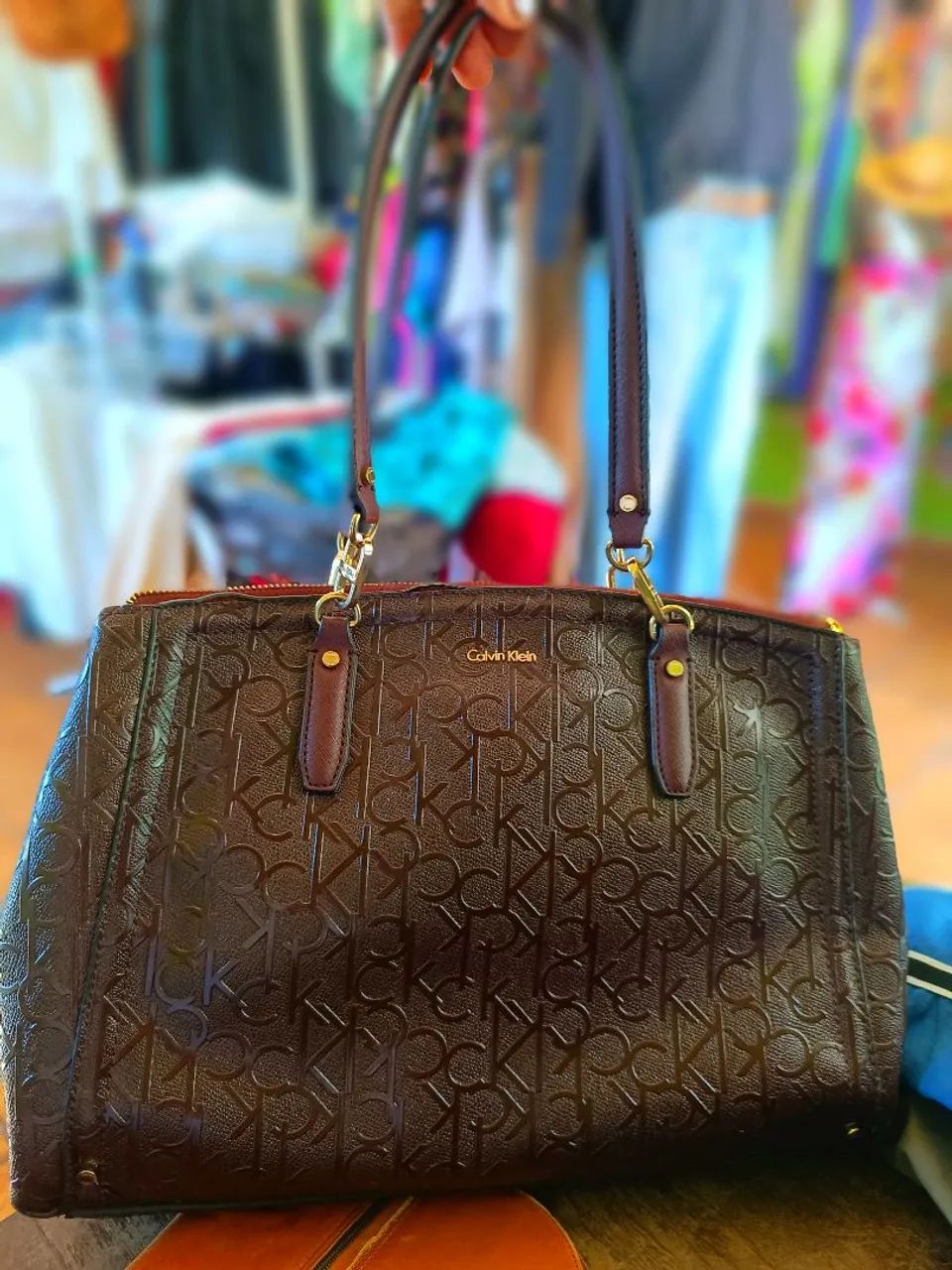  Bolsa Calvin Klein Cor MARÇALA  - Foto 2