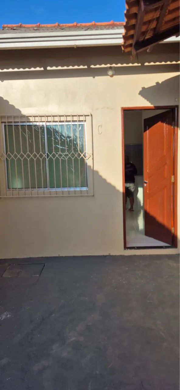 ALUGO CASA PRÓXIMO AO CENTRO