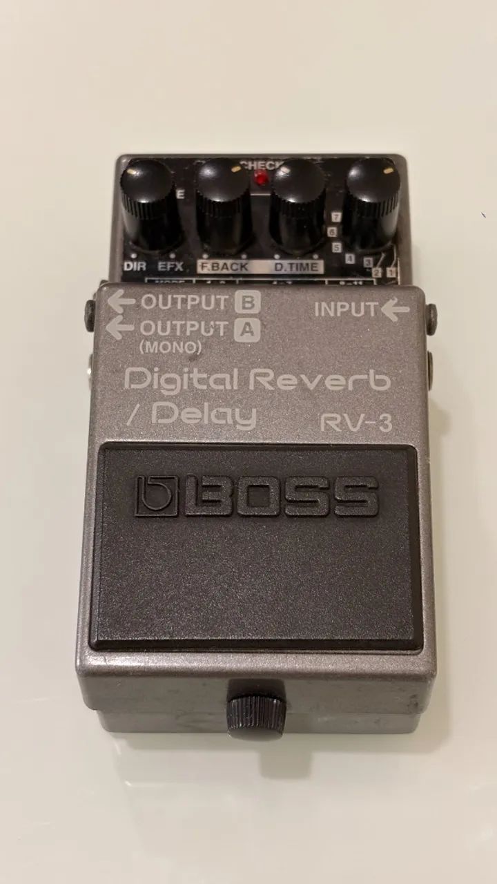Pedal Boss Digital Reverb/Delay RV-3 - Instrumentos musicais