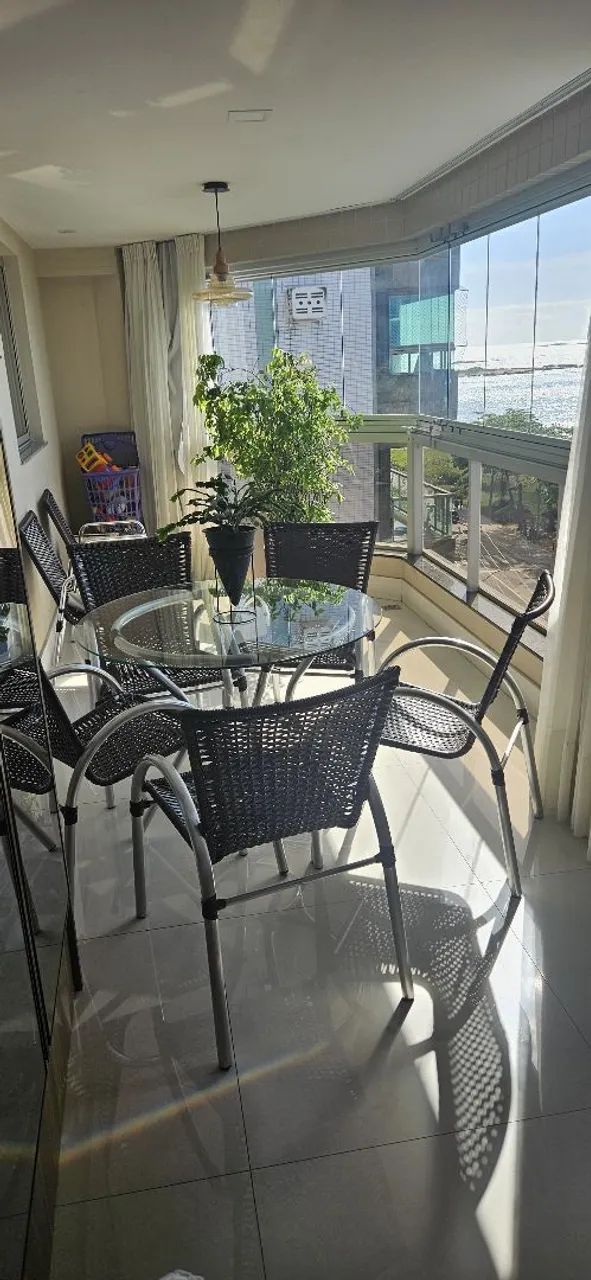 Mesa com tampo de vidro com 5 cadeiras - Foto 5