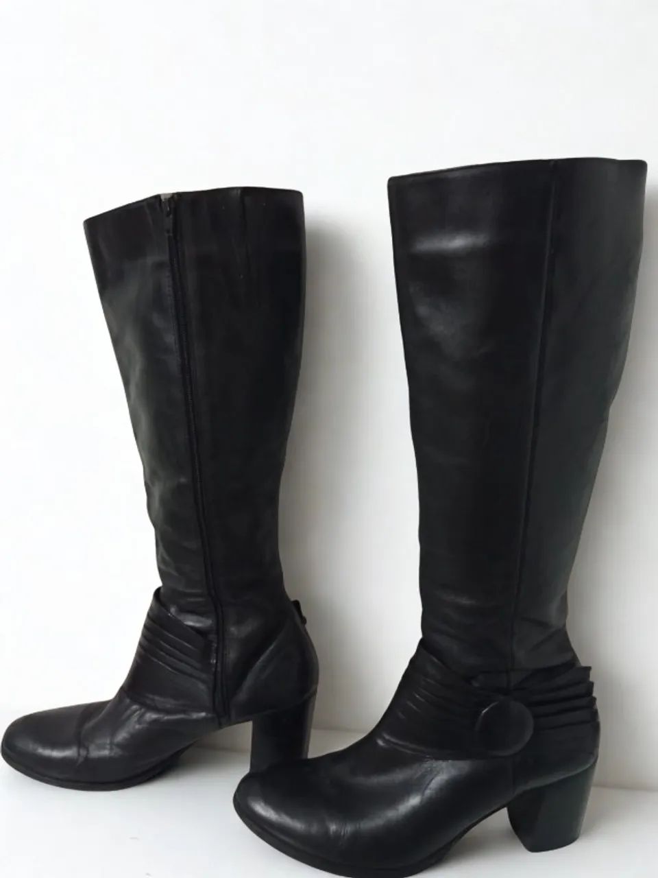 Bota cano longo de couro