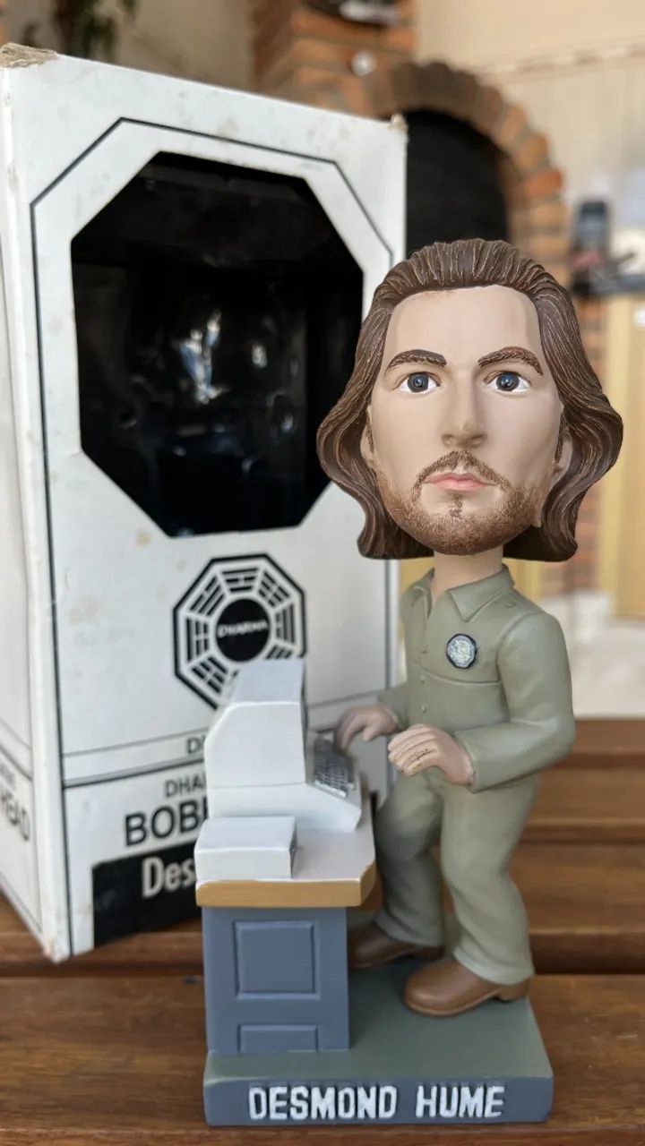 Lost Bobble-Head Desmond Hume 18 cm Boneco Action Figure - Foto 2