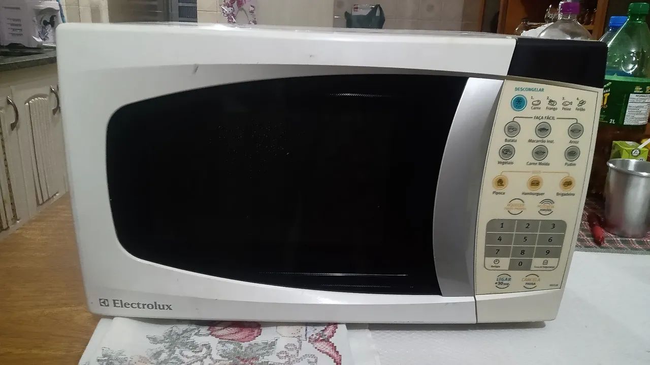 Microondas Electrolux funcionando perfeitamente 
