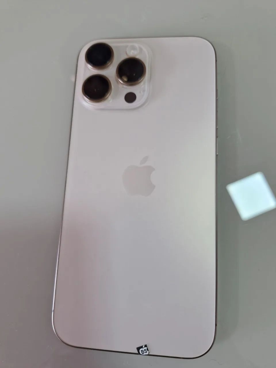 Vendo iPhone 16 pro Max titânio desert 256G - Bateria 99%