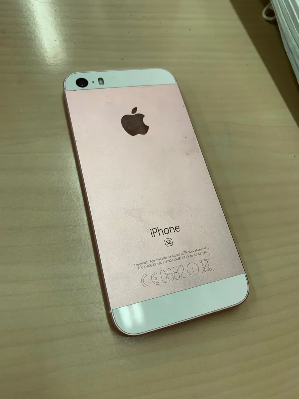 Apple iphone SE 64gb 12Mpx 4G Dourado 1624mAh - Celulares e