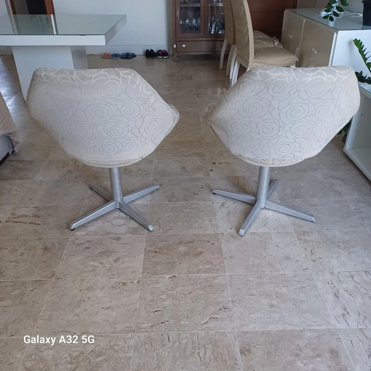 2 poltronas com pé de ferro e alumínio da Jacaúna móveis. - Foto 2
