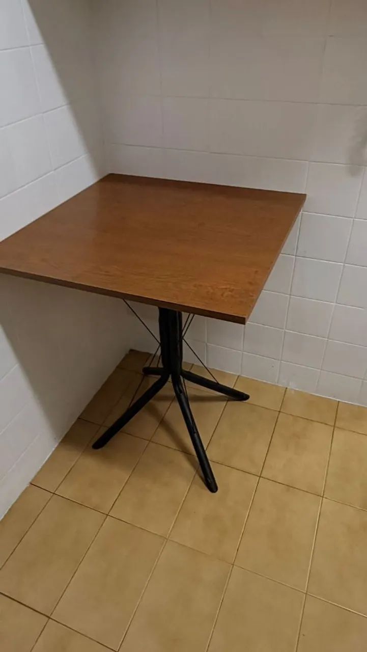 Mesa MDF resistente 90x90 tampão 