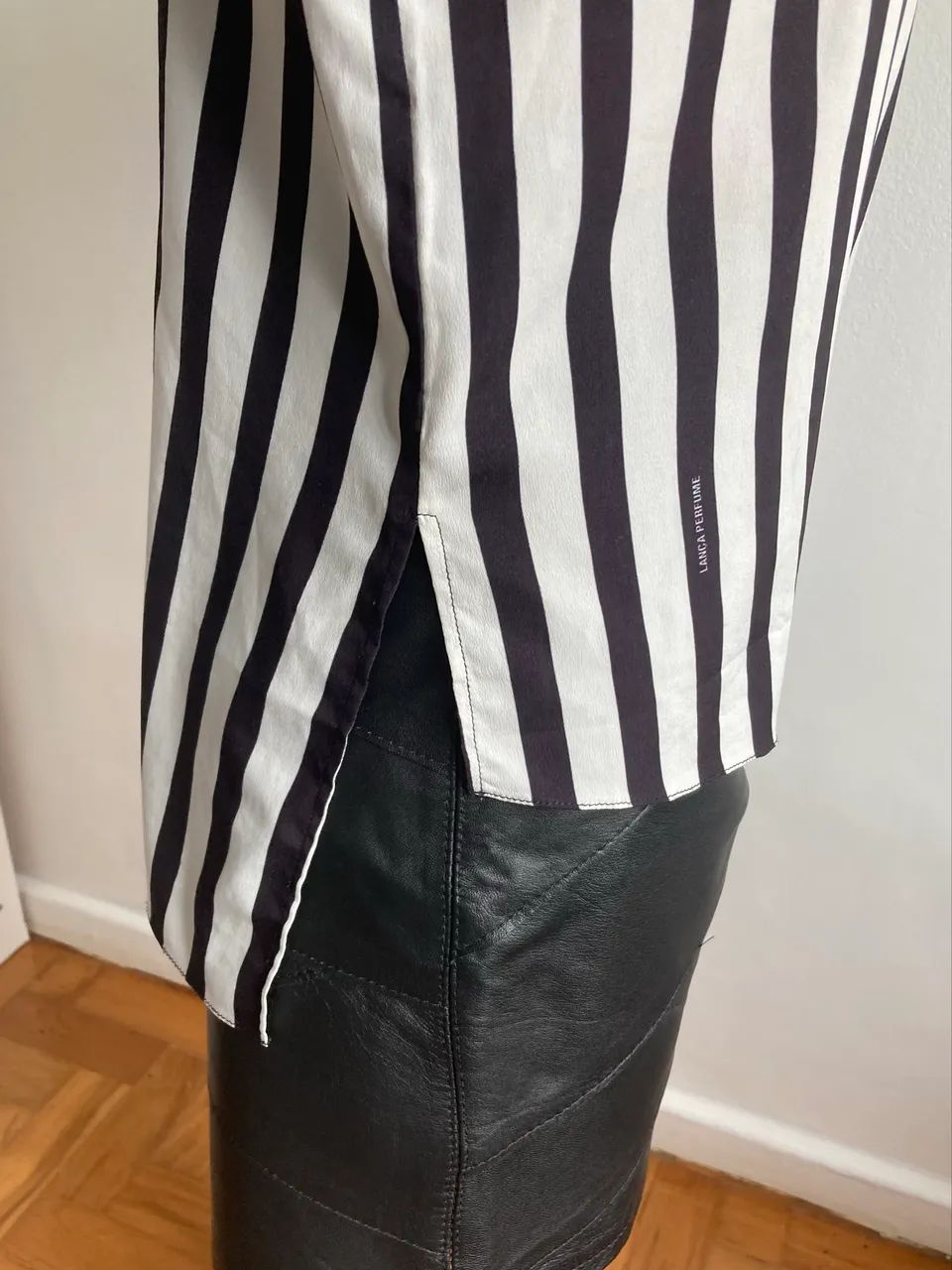 Blusa listrada Lança Perfume M / 38 usada, ótimo estado - Foto 3