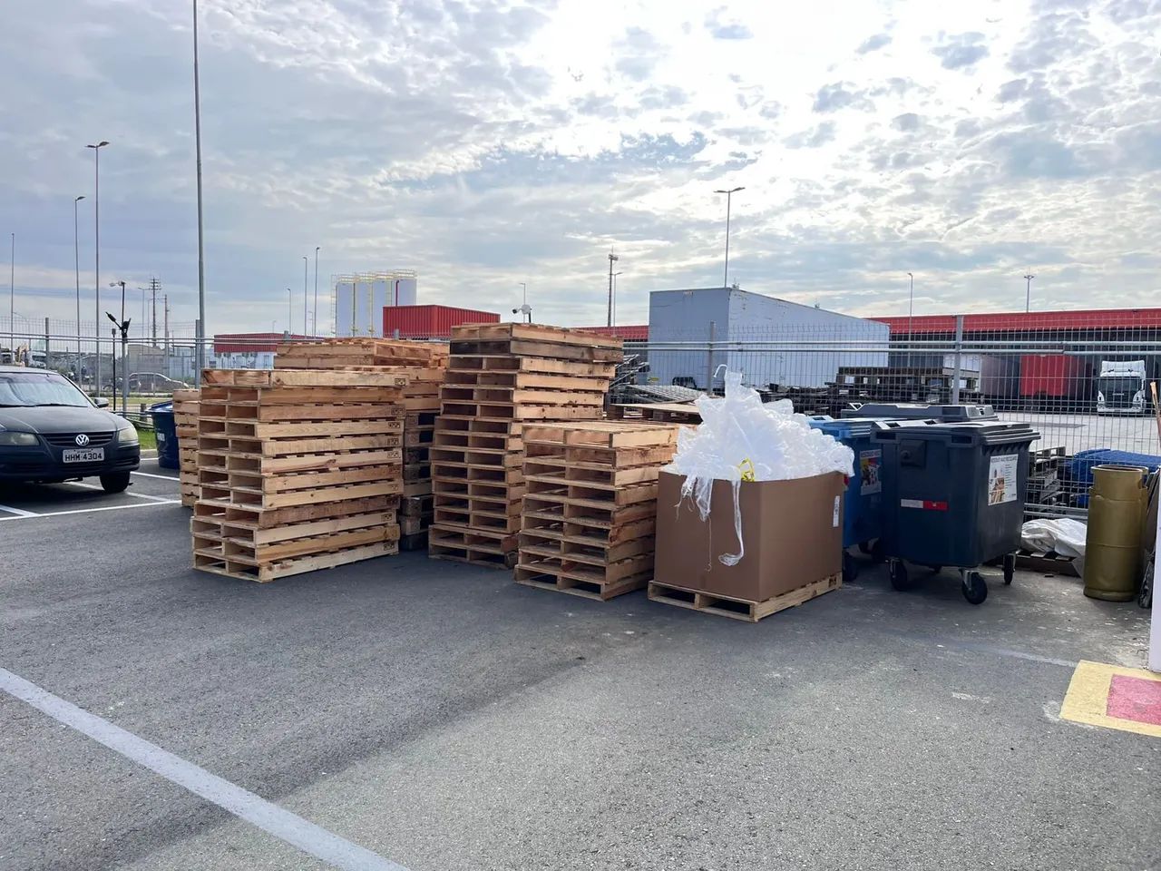 Pallets de Madeira 80x120 cm - Resistentes e em Ótimo Estado - Foto 2