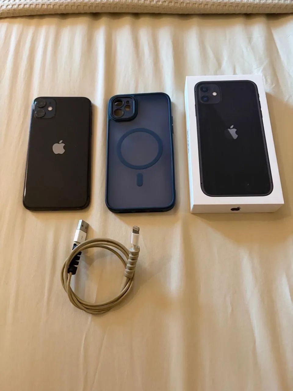 Iphone 11 Preto 128gb - Perfeito Estado com caixa e carregador original - Foto 2