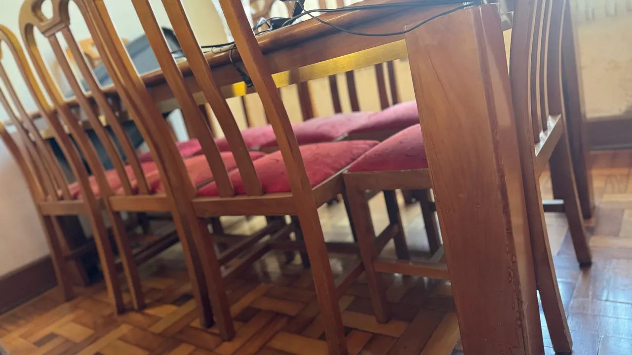 Mesa com 8 cadeiras madeira maçiça - Foto 2