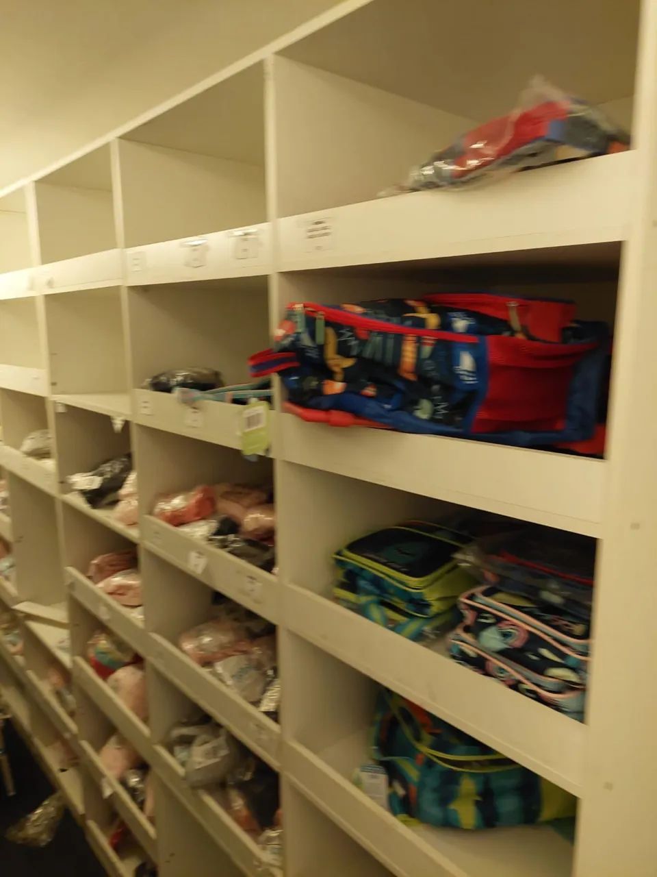 Vendo mobília de loja roupa infantil  - Foto 4