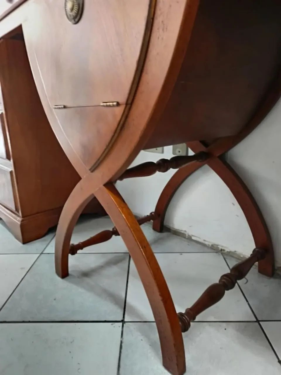 Barzinho para servir bebidas com adega de vinhos ou aparador - Foto 2
